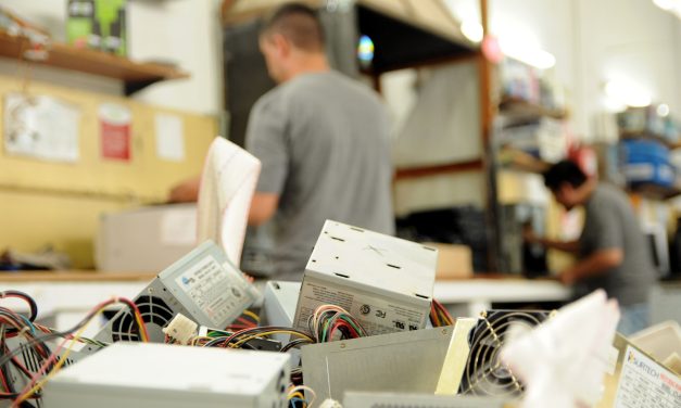 Hackear la obsolescencia programada o ¿qué hacer con tu basura electrónica?